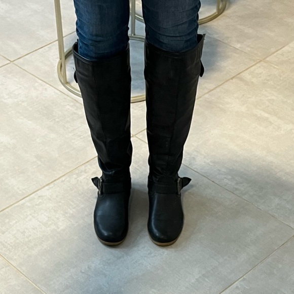 Gray leather with red zip-up boots - Picture 3 of 8